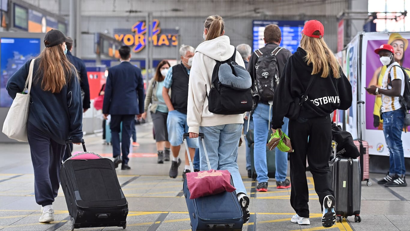 Reisende am Hauptbahnhof München (Archivbild): Es kommt zu großen Einschränkungen.