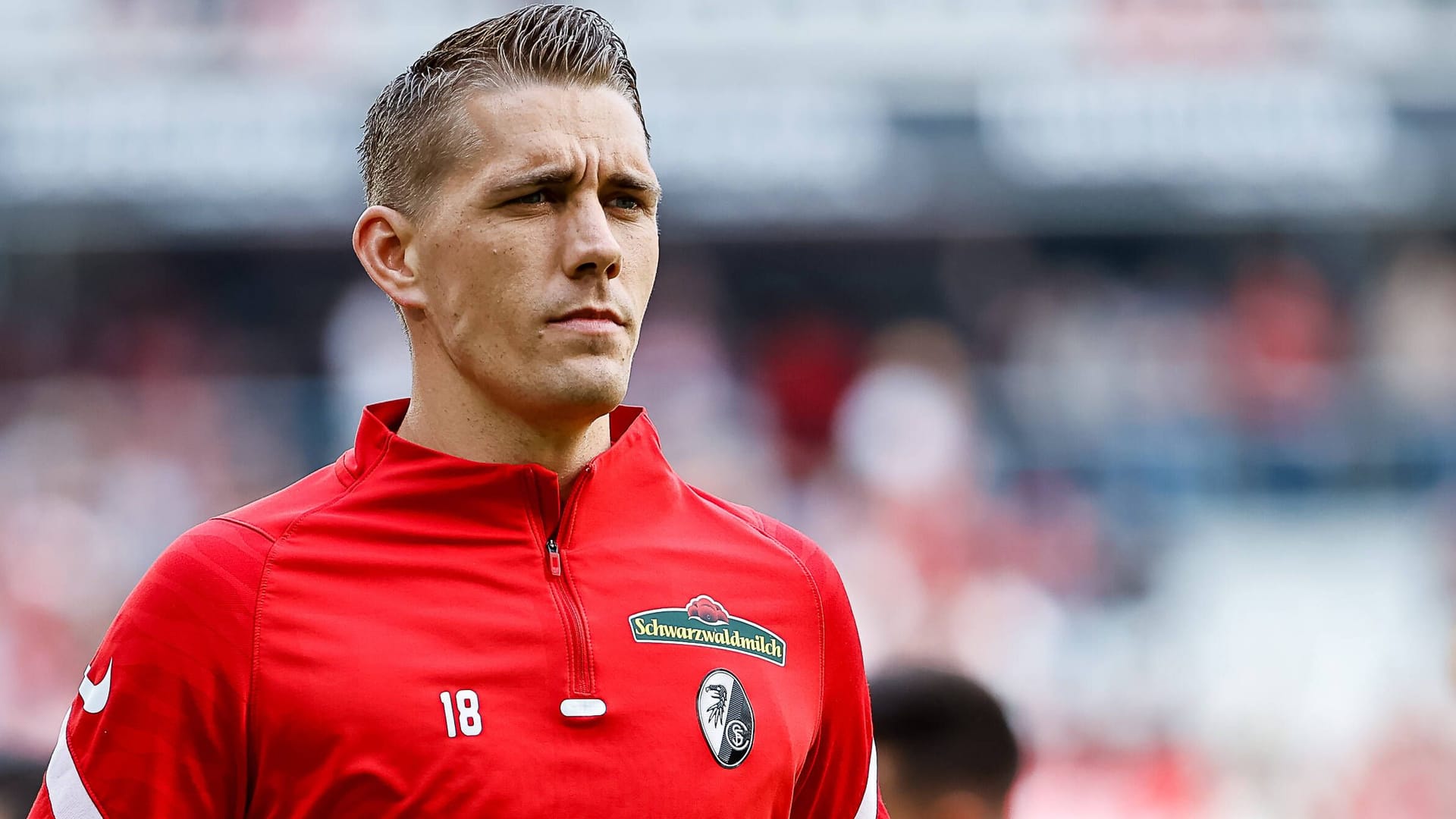 Nils Petersen: Der Profi vom SC Freiburg begibt sich in eine ungewohnte Rolle. Nils Petersen: Der Profi vom SC Freiburg begibt sich in eine ungewohnte Rolle.
