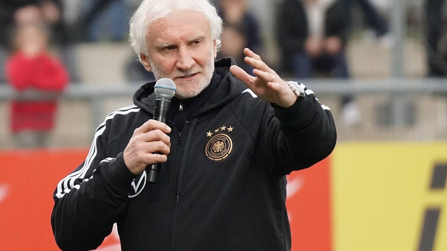 DFB-baas Rudi Völler miste de interland tegen België