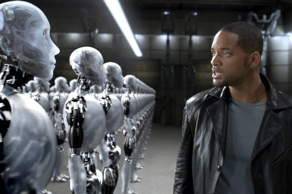 Im US-Film "I, Robot" aus dem Jahr 2004 mit Will Smith wenden sich Roboter plötzlich gegen die Menschen.