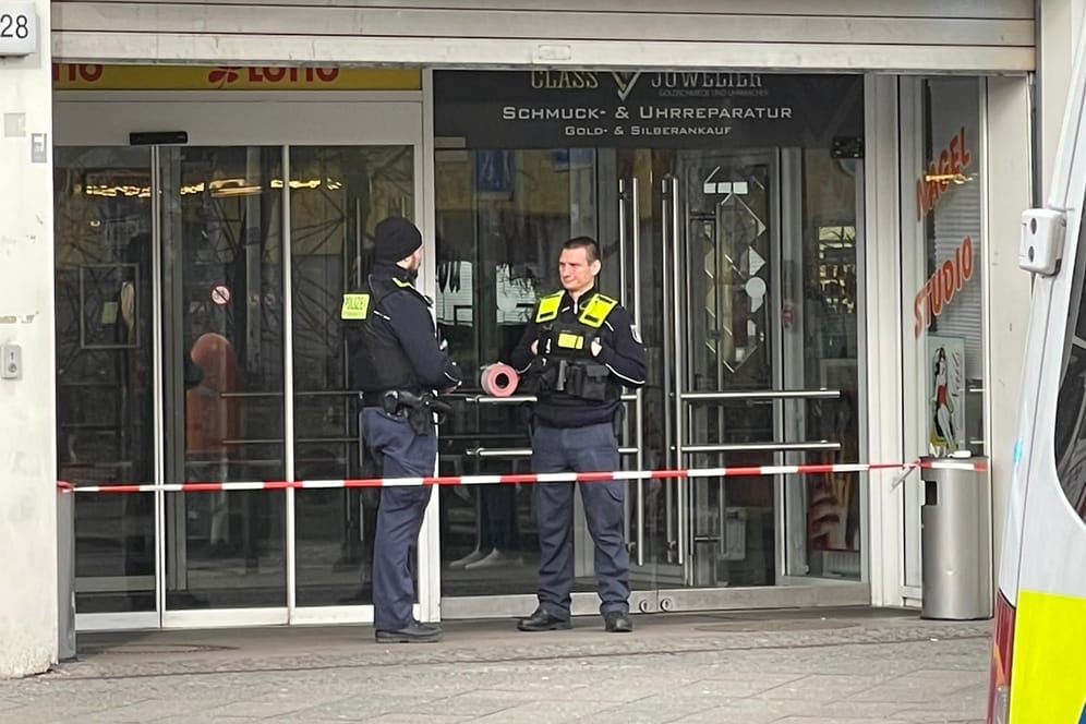 Im "Staaken-Center" in Berlin-Spandau endete ein Streit blutig: Das Einkaufszentrum bleibt geschlossen.