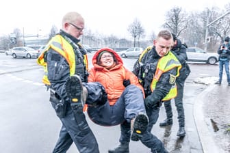 Klimaaktivisten in Leipzig: Die Gruppe wird von einigen Politikern scharf kritisiert.