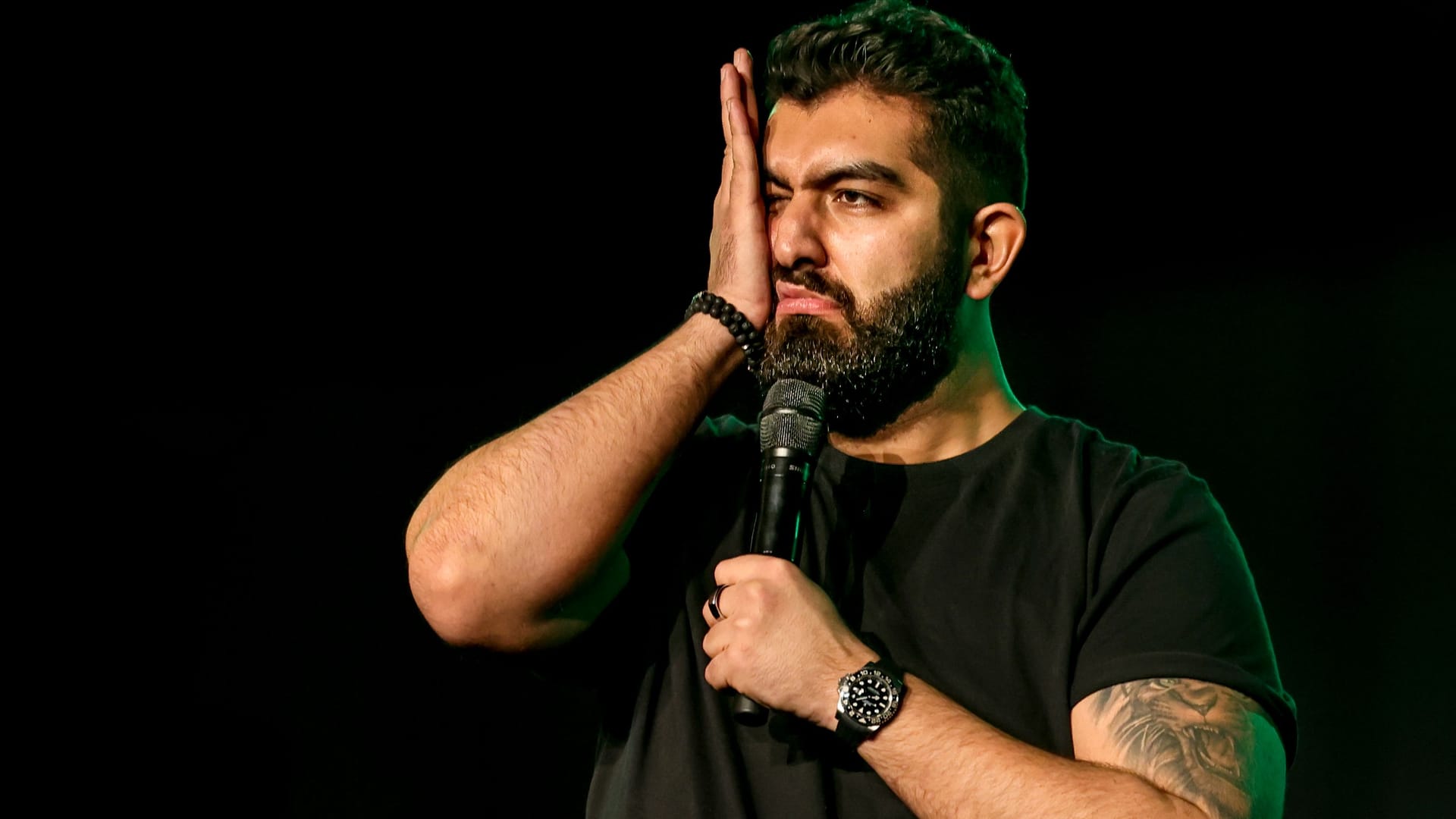 Faisal Kawusi bei einem Auftritt (Archivfoto): Die zunächst im Pier 2 geplante Show musste verlegt werden. Faisal Kawusi bei einem Auftritt (Archivfoto): Die zunächst im Pier 2 geplante Show musste verlegt werden.