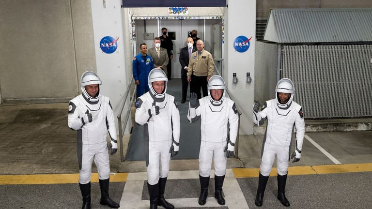 Die Mannschaft der Raumfähre vor dem Start in Cape Canaveral.