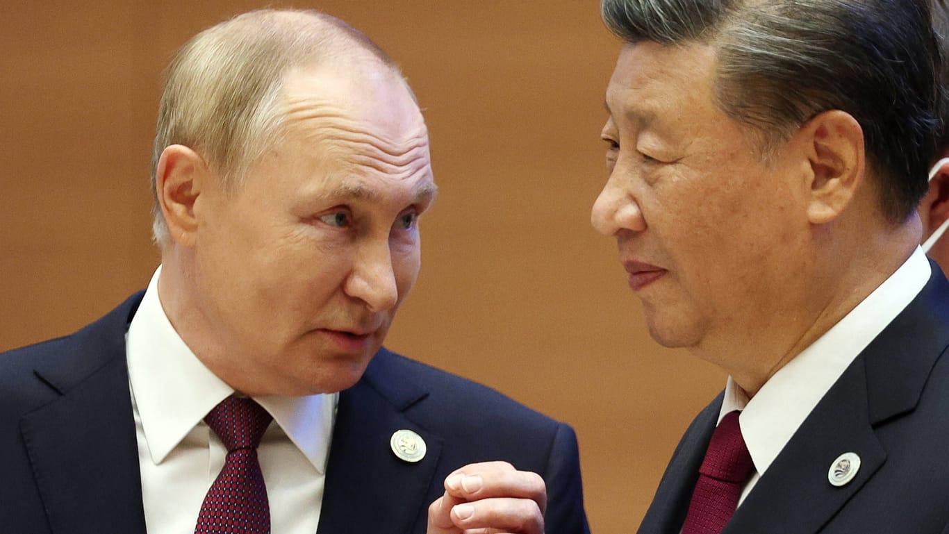 Der russische Präsident Wladimir Putin und Chinas Präsident Xi Jinping bei einem Treffen in Usbekistan (Archivbild): Xi hat kürzlich seine dritte Amtszeit begonnen, für Putin ist es bereits die vierte.