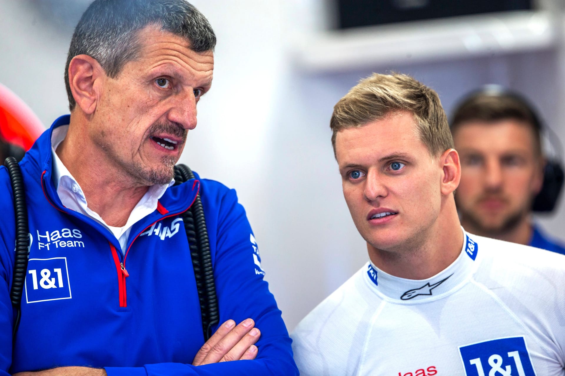 Mick Schumacher (r.) und Günther Steiner: Der Haas-Teamchef ging vergangene Saison wüst mit seinem Fahrer um.