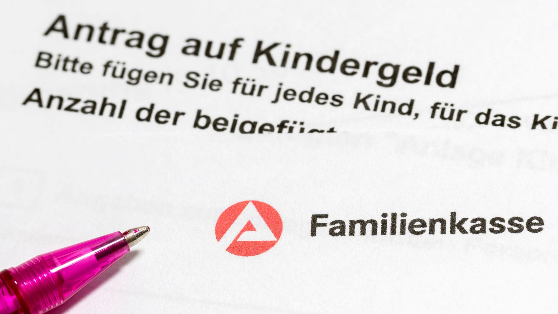 Antrag gebilligt: Kindergeld kann auch nach Vollendung des 18. Lebensjahres beantragt werden.