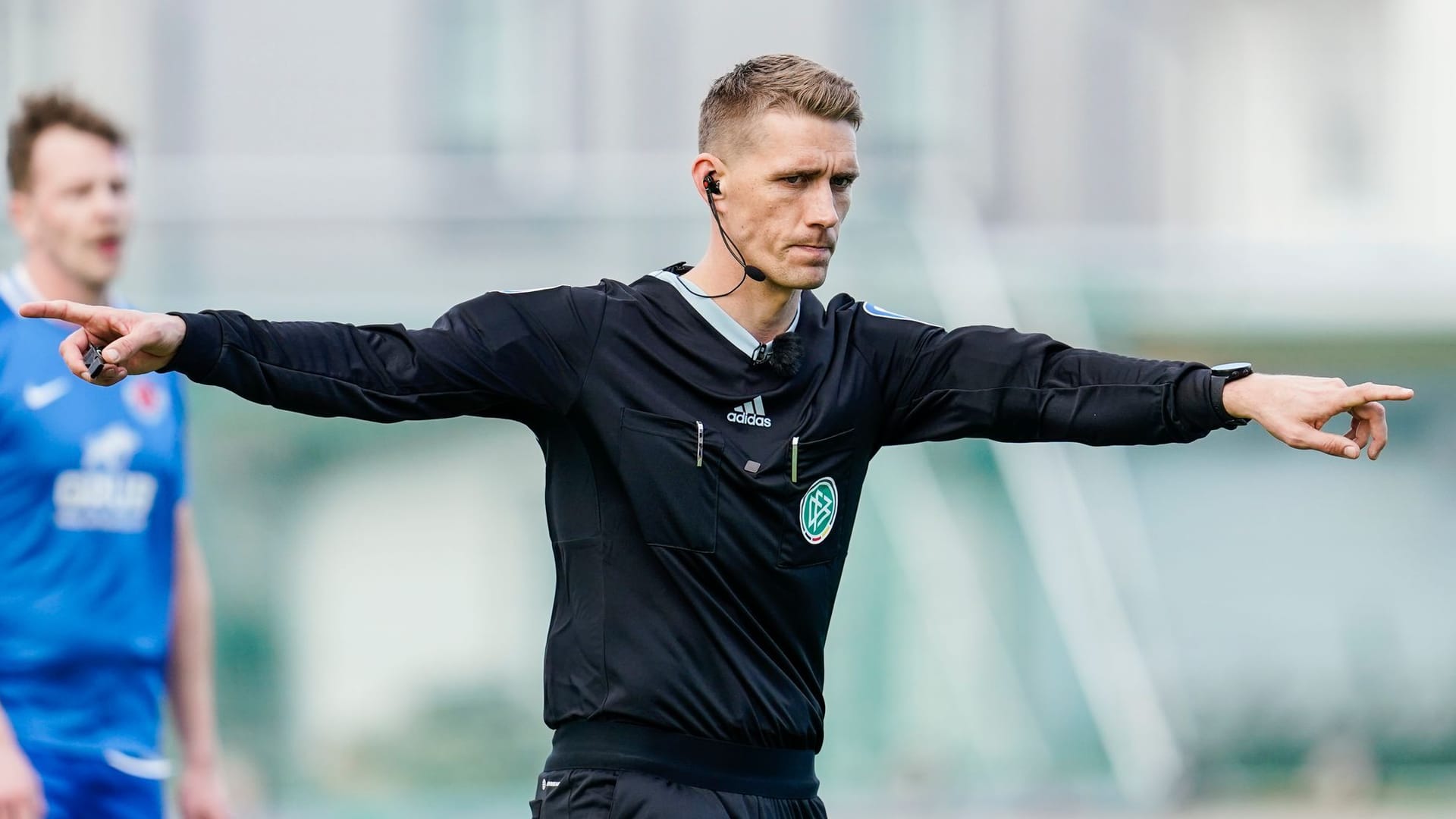 Nils Petersen im Schiri-Dress: Vom Profi erhielt er Lob für seine Vorstellung. Nils Petersen im Schiri-Dress: Vom Profi erhielt er Lob für seine Vorstellung.