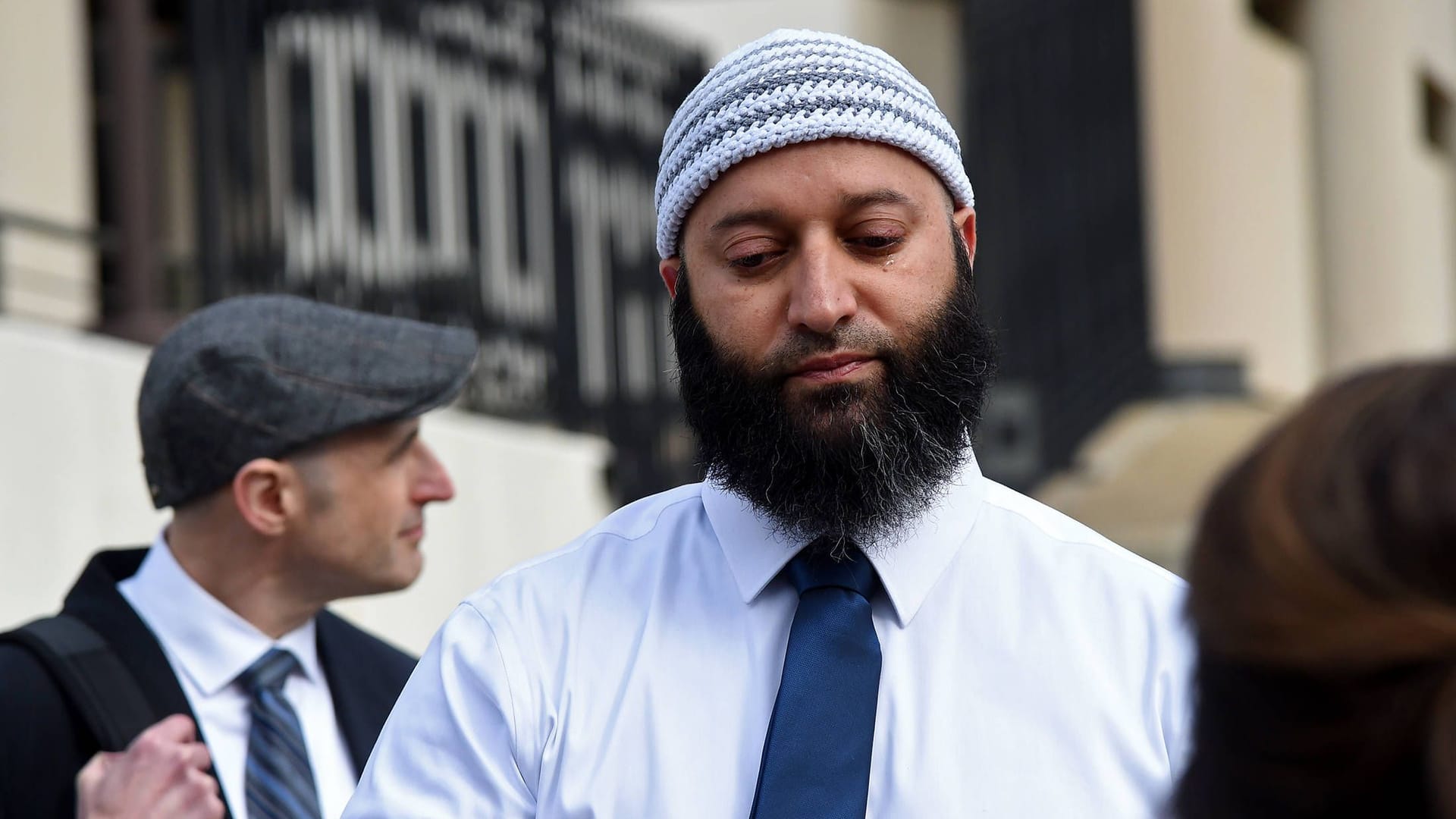 Adnan Seyd außerhalb eines Gerichtsgebäudes: Die Aufhebung des Urteils gegen ihn ist jetzt kassiert worden. Adnan Seyd außerhalb eines Gerichtsgebäudes: Die Aufhebung des Urteils gegen ihn ist jetzt kassiert worden.