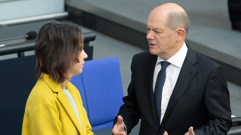 Außenministerin Annalena Baerbock (Grüne) und Bundeskanzler Olaf Scholz (SPD): Aus der FDP und CDU kommt scharfe Kritik an den gescheiterten Plänen für den nationalen Sicherheitsrat.v
