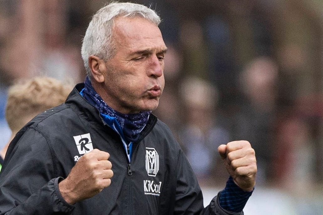 Ernst Middendorp jubelt: Mit dem SV Meppen holte er einen wichtigen Sieg.