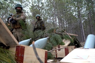 Russische Soldaten in der Ukraine: Der Krieg in der Ukraine untergrabe "die politischen und wirtschaftlichen Grundlagen des Regimes", erklärt der litauische Geheimdienst.