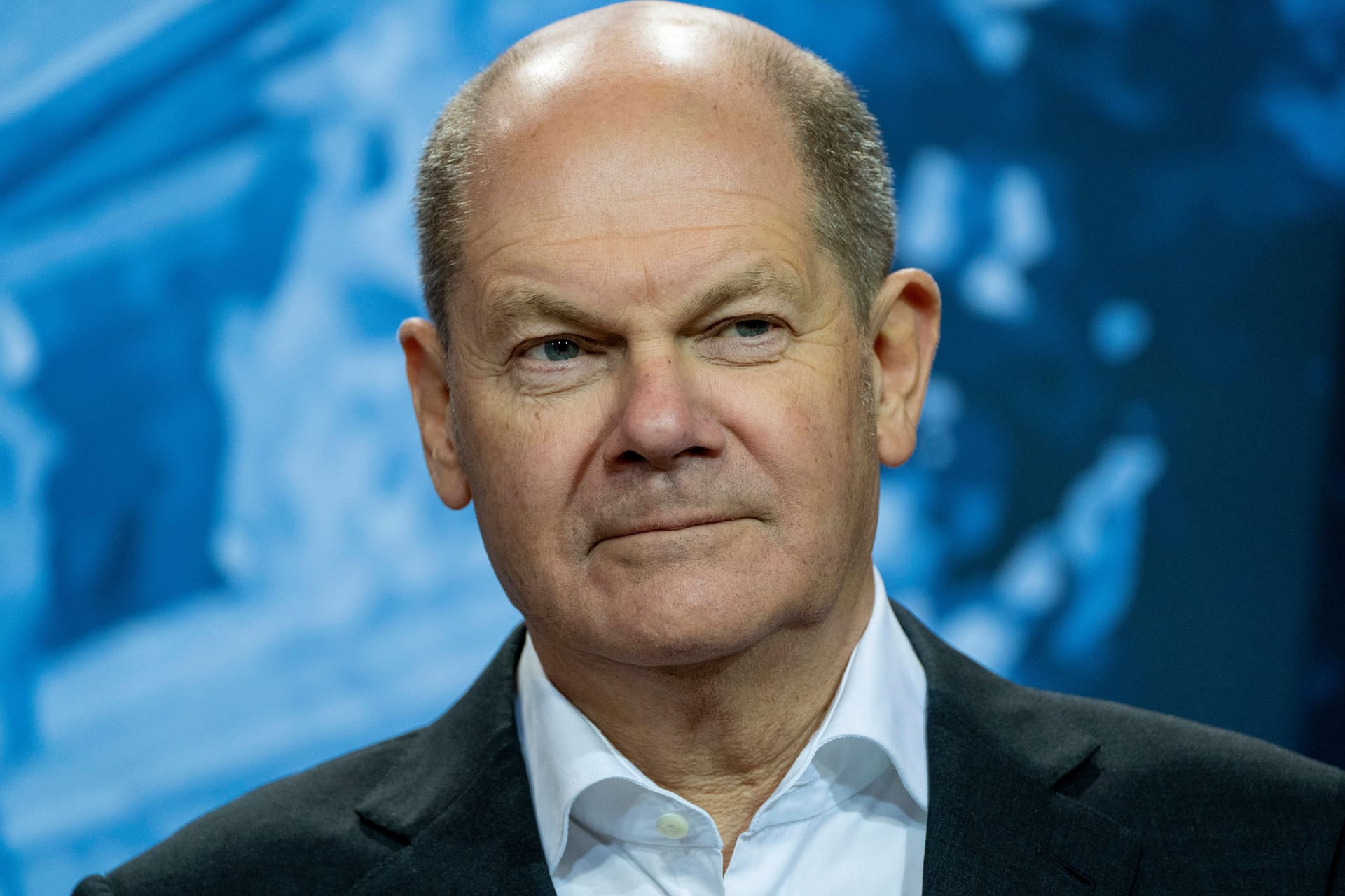 Bundeskanzler Olaf Scholz auf der zweitägige Klausurtagung der Bundesregierung auf Schloss Meseberg. In Sachen Cum-Ex gibt es für ihn grünes Licht von der Generalstaatsanwaltschaft.