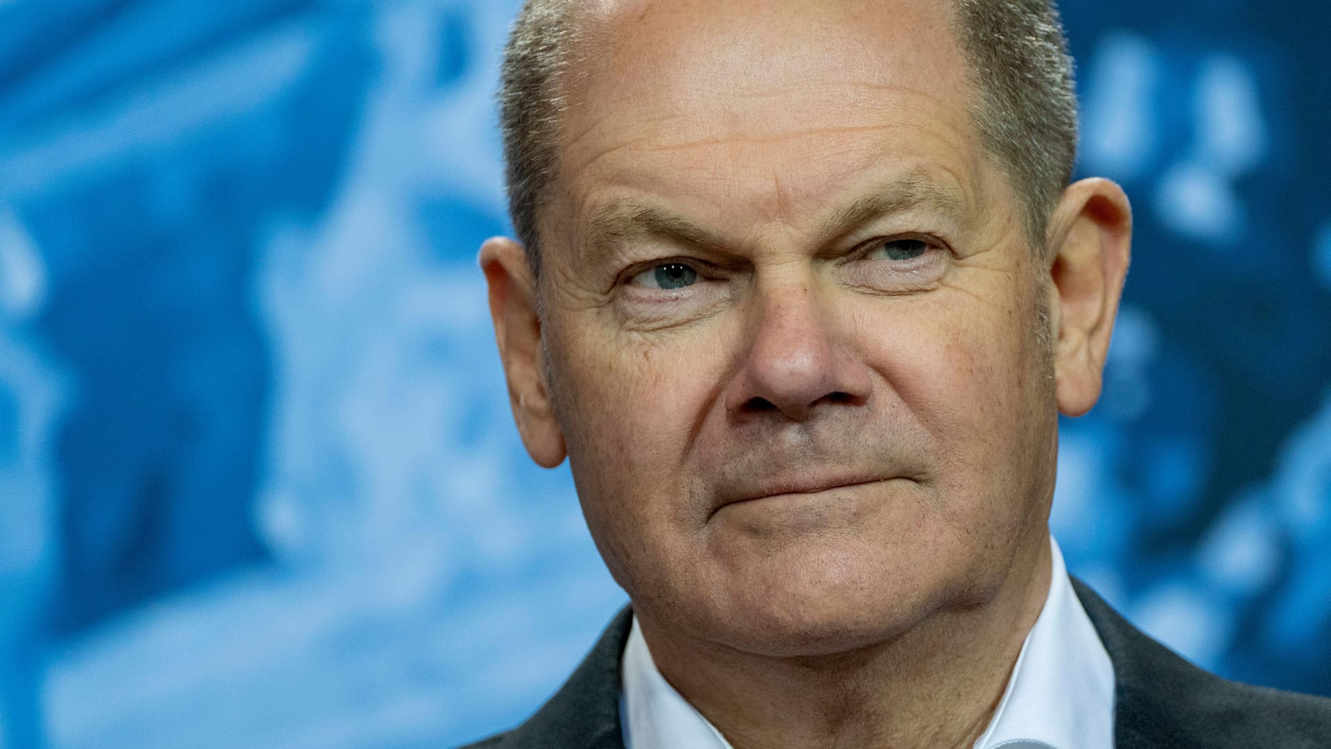 Bundeskanzler Olaf Scholz auf der zweitägige Klausurtagung der Bundesregierung auf Schloss Meseberg. In Sachen Cum-Ex gibt es für ihn grünes Licht von der Generalstaatsanwaltschaft.