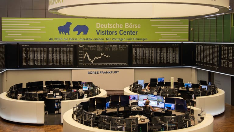 Die Börse in Frankfurt (Archivbild): Der Dax ist unter 15.000 Punkte gefallen.