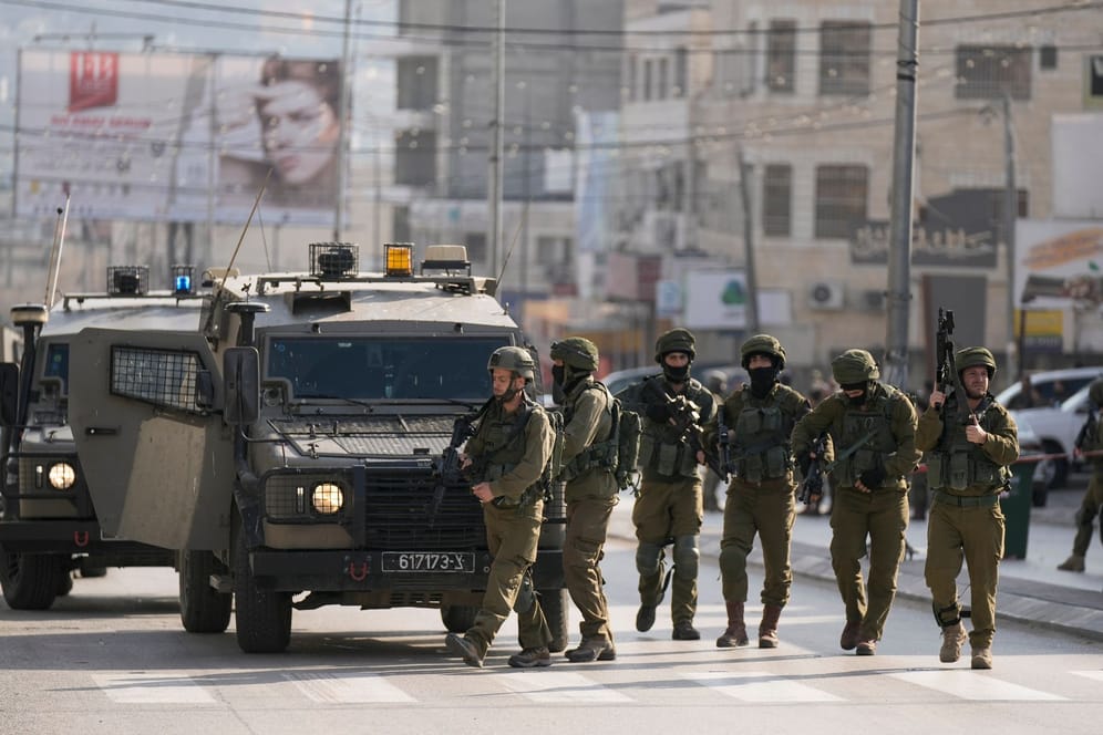 Israelische Soldaten: Inmitten der anhaltenden Gewalt infolge der Tötung dreier Israelis sollen nun die Gesetze geändert werden.