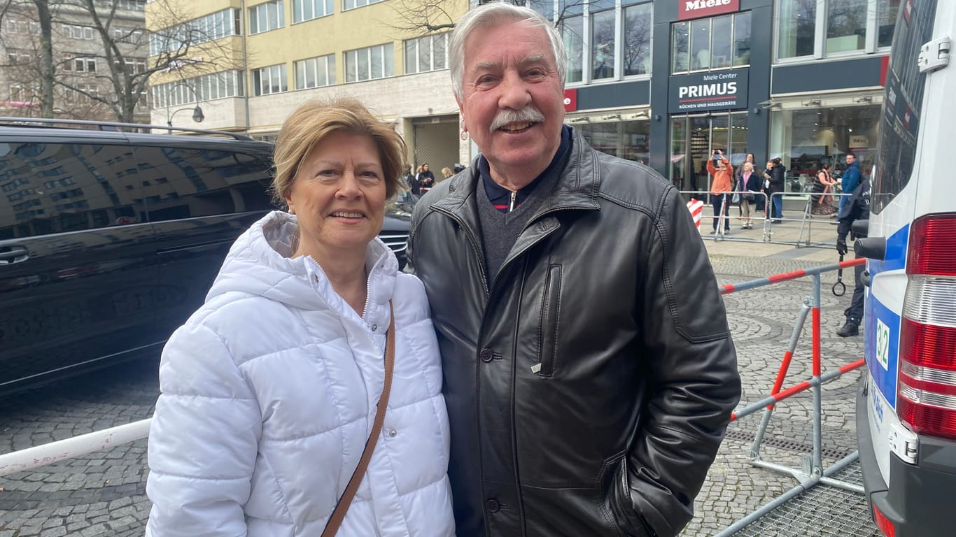 Angelika und Peter Günther an der Absperrung am Wittenbergplatz: