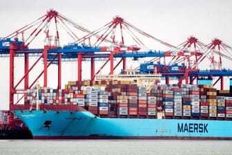 Das Containerschiff "Morten Maersk" liegt am Containerterminal JadeWeserPort (Archivfoto): Die niedersächsischen Häfen nehmen eine immer wichtigeren Rolle ein.