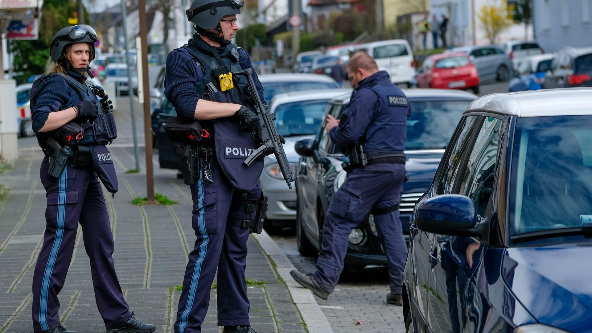 Polizeieinsatz, Großaufgebot, Nürnberg, Reichelsdorf, Knallgeräusch Polizeieinsatz, Großaufgebot, Nürnberg, Reichelsdorf, Knallgeräusch