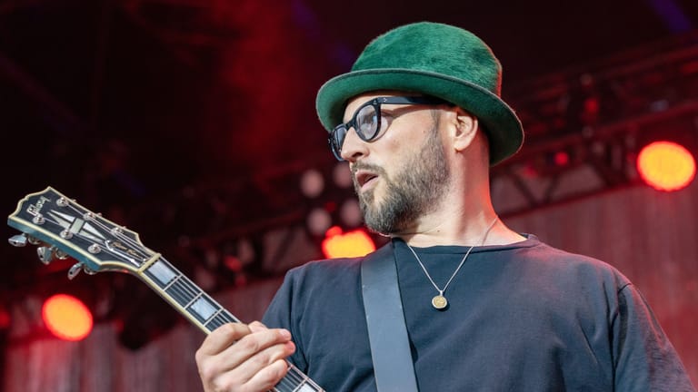 Sänger Arnim Teutoburg-Weiß (Archivbild): Auch zwei Mitglieder der Beatsteaks sind dabei.
