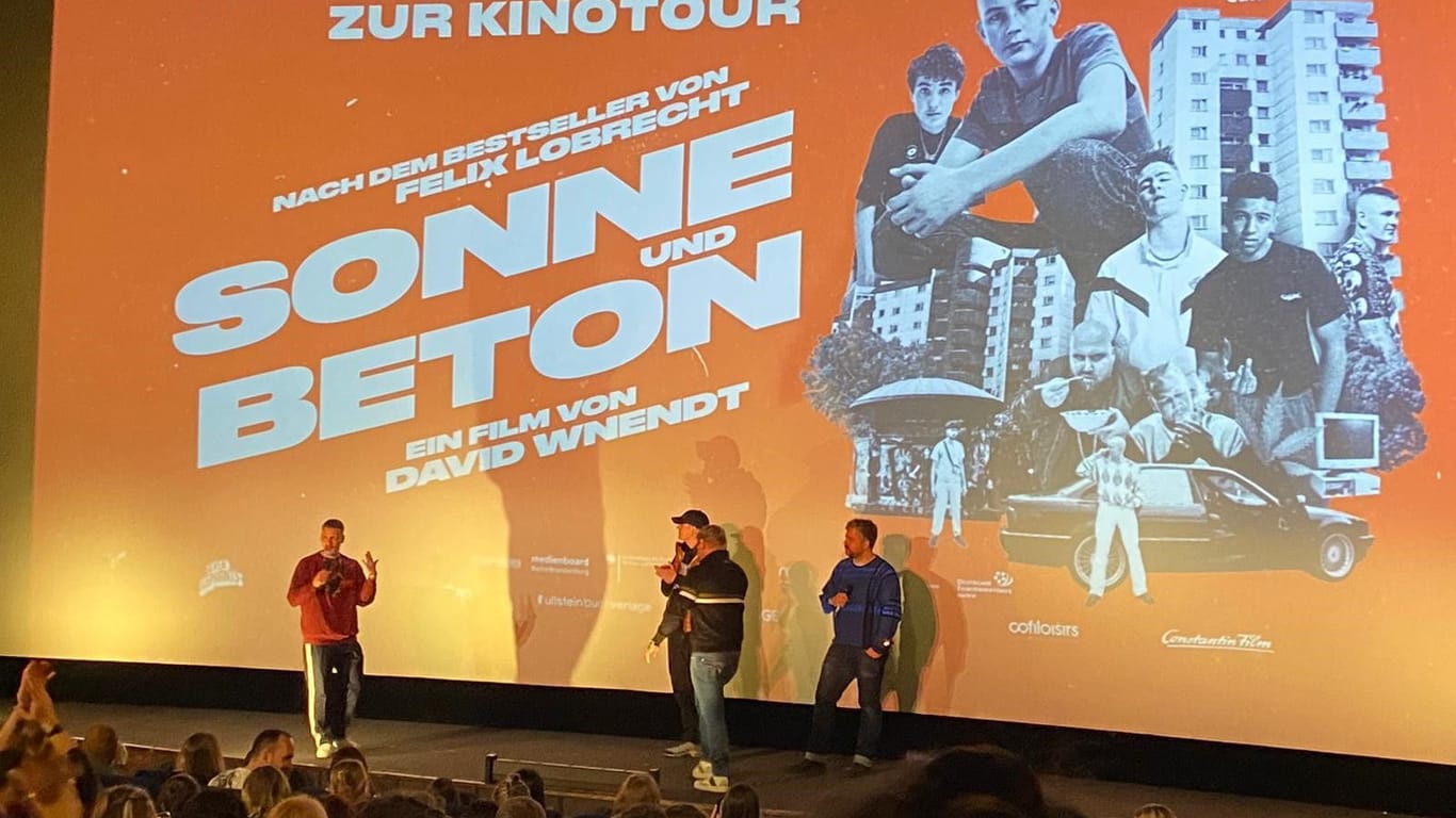 Felix Lobrecht, auf dessen Buch der Film basiert, Rapper Luvre47 und Regisseur David Wnendt (von links nach rechts) stellten sich im Cinecitta den Fragen des Publikums.