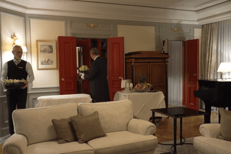 Das Berliner Luxushotel Adlon: In der Suite kann sich Charles mit eigenem Speisesaal und Sauna verwöhnen lassen.