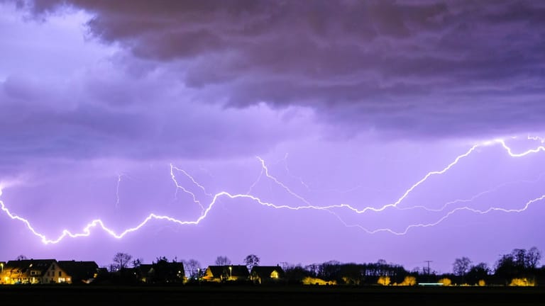 Eine Gewitterfront (Symbolbild): In Berlin und Brandenburg könnten Unwetter bevorstehen.