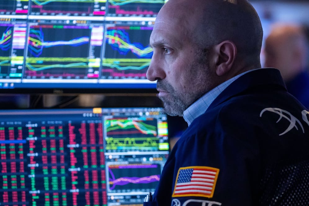 Ein Aktienhändler an der New Yorker Börse: Die Pleite der SVB hält die Finanzmärkte in Atem.