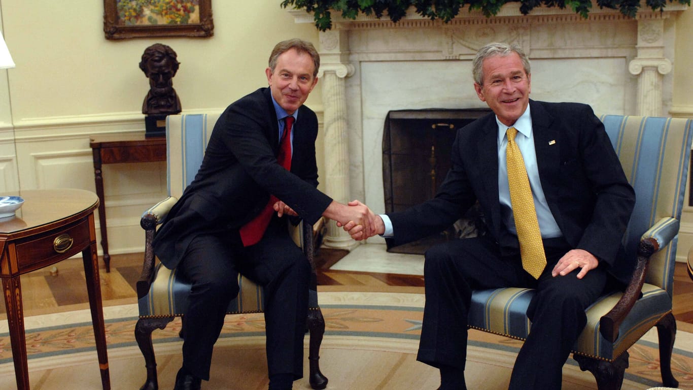 Tony Blair und George W. Bush: Der damalige britische Premierminister und der amerikanische Präsident waren die treibenden Kräfte im Irak-Krieg.