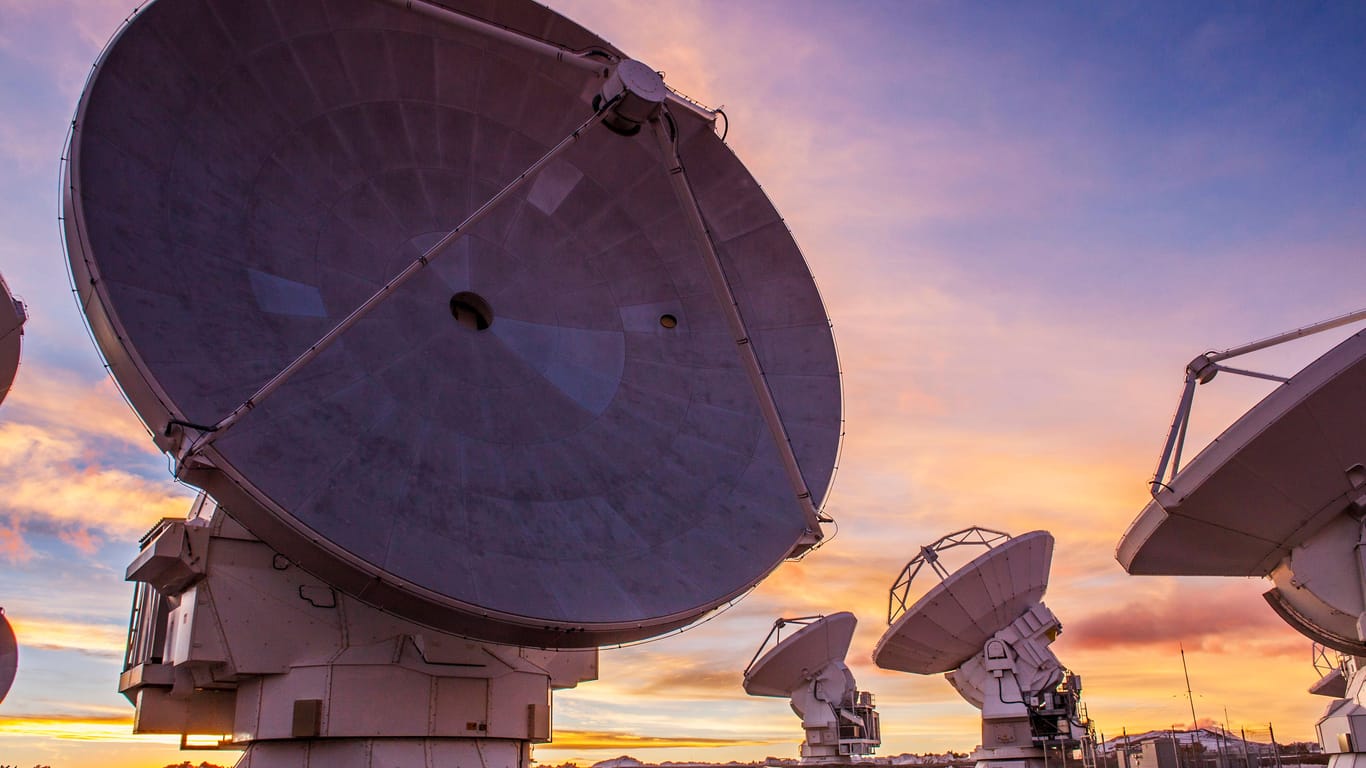 Das ALMA-Teleskop in Chile: "Wir können uns den Weg des Wassers durch den Kosmos als eine Kette vorstellen."
