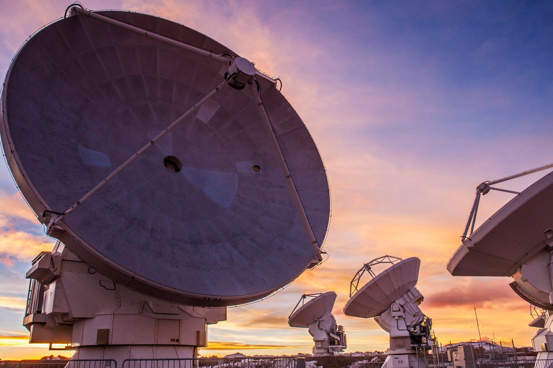 Das ALMA-Teleskop in Chile: "Wir können uns den Weg des Wassers durch den Kosmos als eine Kette vorstellen."