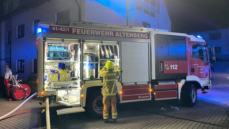 In Oberasbach ist im Keller eines mehrstöckigen Gebäudes ein Feuer ausgebrochen.