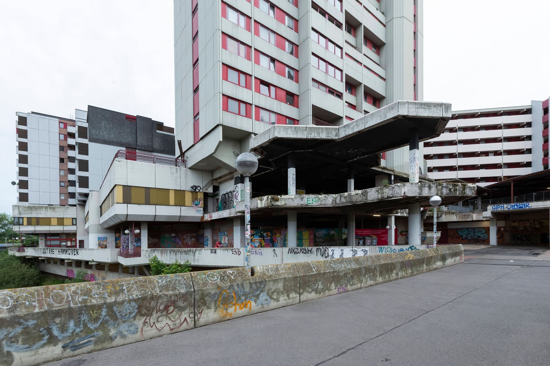 Das Ihmezentrum in Hannovers Stadtteil Linden-Nord (Archivbild): Nach langem Hin und Her hat die Stadt Hannover entschieden, endgültig aus der Bauruine auszusteigen.