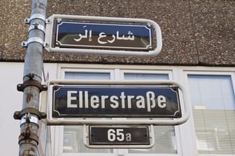 Arabisches Straßenschild an der Ellerstraße: Die Polizei sucht nach Zeugen, die die Tat gesehen haben.