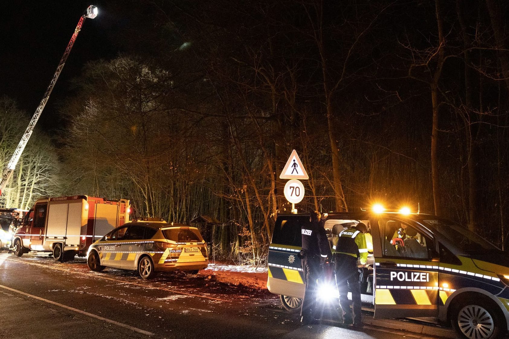 Freudenberg (Nordrhein-Westfalen): Polizei und Rettungsdienste suchen ein vermisstes 12-jähriges Mädchen.