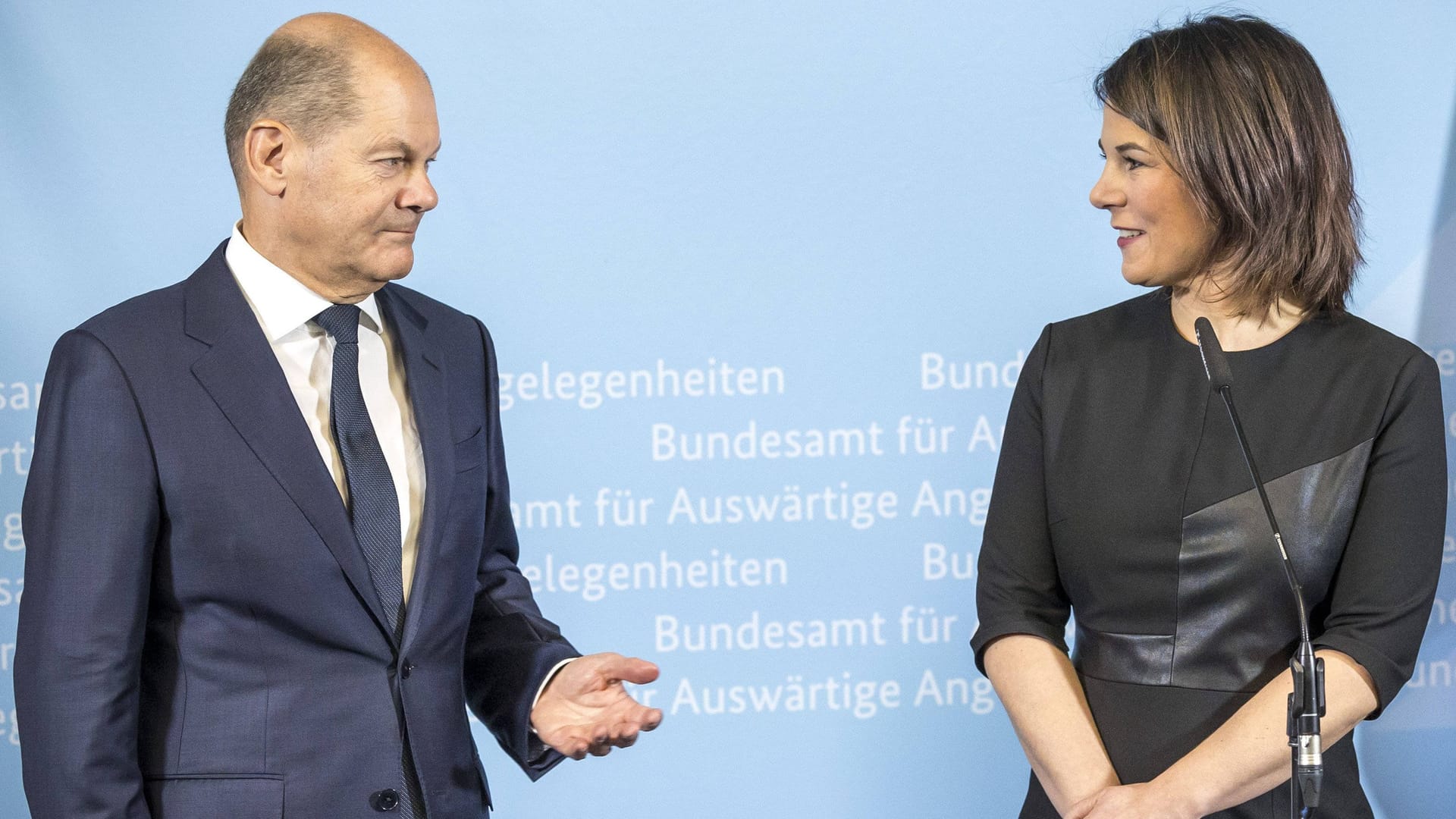 Bundeskanzler Olaf Scholz (SPD) und Außenministerin Annalena Baerbock (Grünen): Sie sind sich nicht einig geworden.