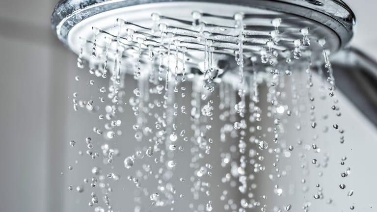 Amazon reduziert wassersparenden Duschkopf: Der Duschkopf von Hansgrohe verbraucht nur rund halb so viel Wasser wie ein herkömmliches Modell.