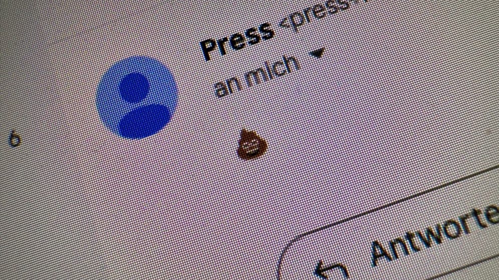 Das "Poop"-Emoji im Postfach: Twitter beantwortet Presseanfragen jetzt automatisch immer so.