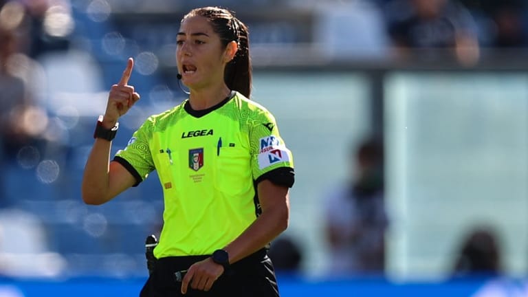 Maria Sole Caputi Ferrieri: Die italienische Schiedsrichterin pfeift das Spiel der deutschen Nationalelf gegen Peru.