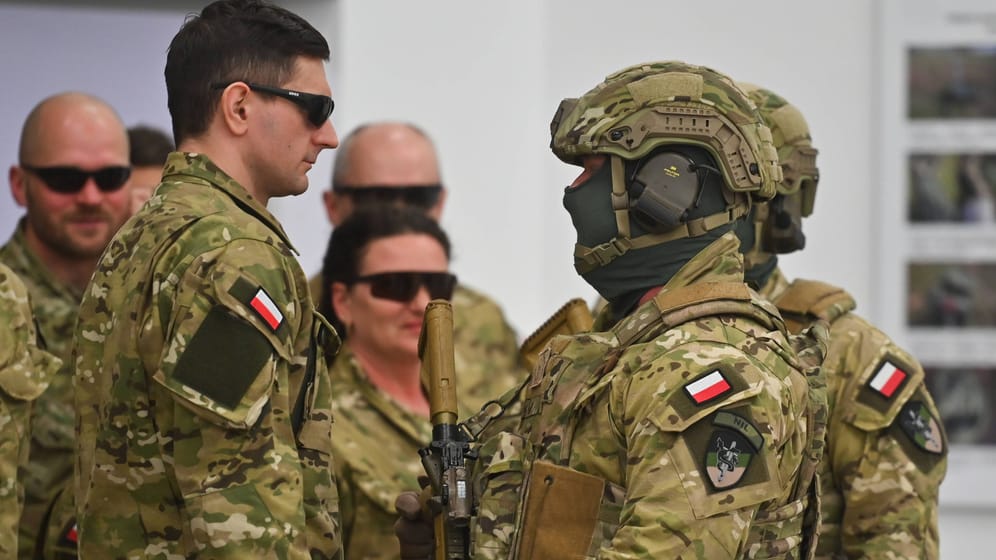 Polnische Militäreinheit in Krakau: Der polnische Botschafter in Frankreich sorgte mit einem Satz für Ausehen.
