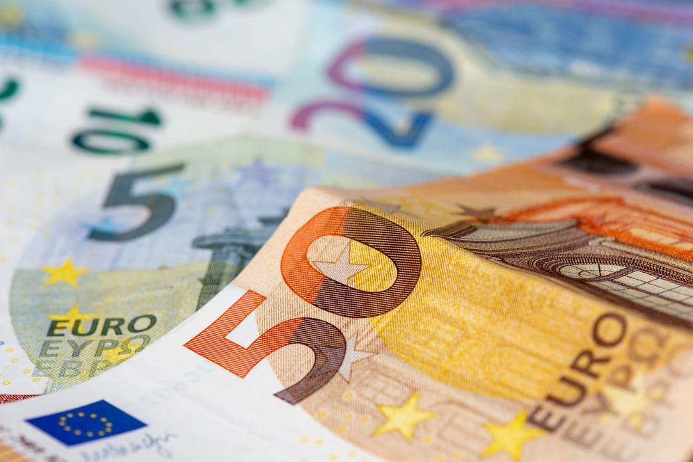 Euroscheine (Symbolbild): Bei Tagesgeldzinsen zeigt der Trend weiter nach oben.