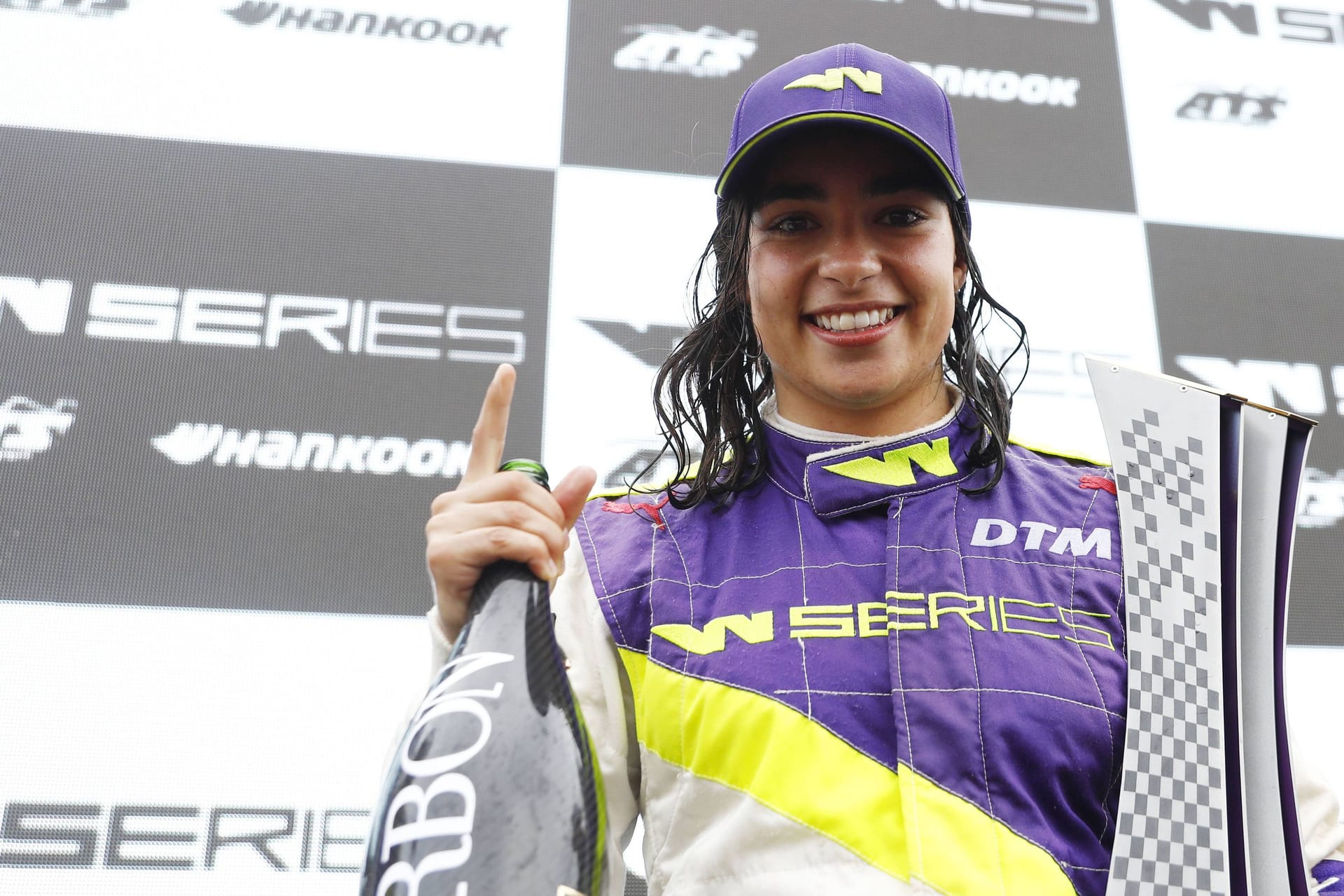 Jamie Chadwick bei der W-Series: Die Britin ist aktuell Entwicklungsfahrerin beim Formel-1-Team Williams.