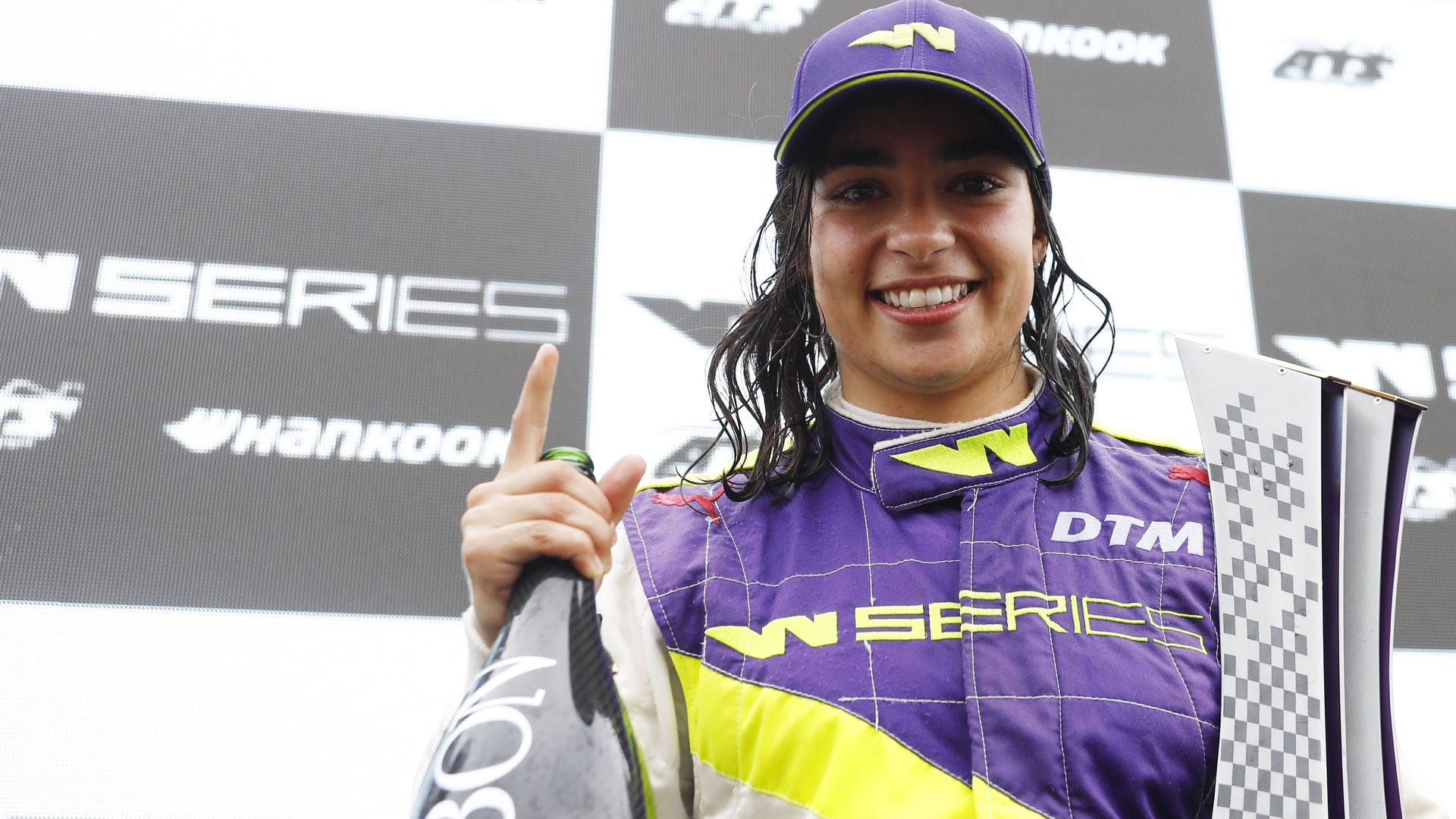 Jamie Chadwick bei der W-Series: Die Britin ist aktuell Entwicklungsfahrerin beim Formel-1-Team Williams.