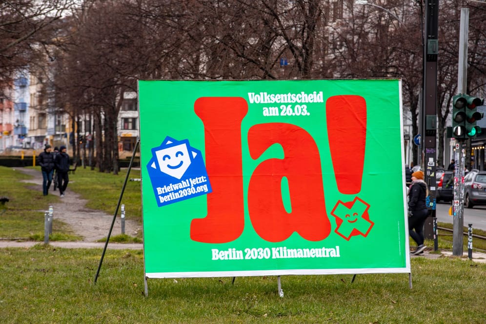 Plakat zum Volksentscheid Berlin 2030 Klimaneutral: Die Initiatoren gehen in die Endphase.