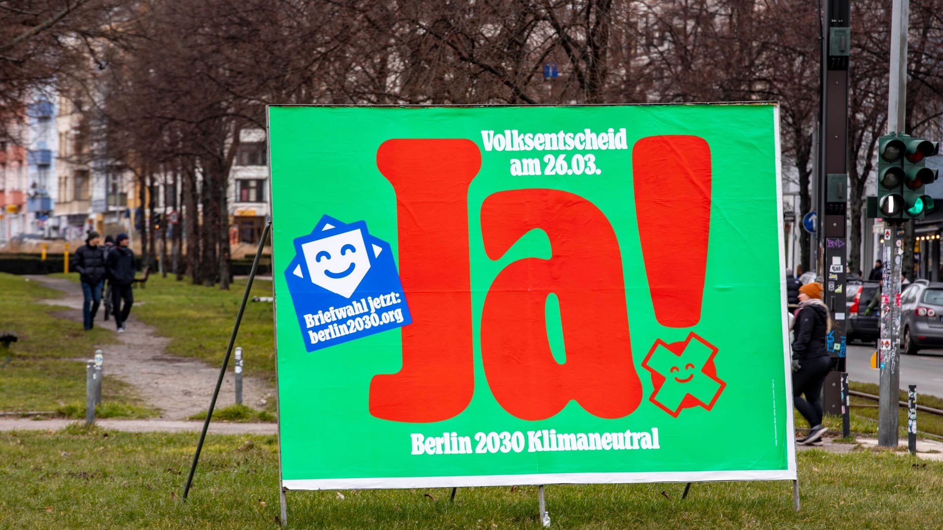 Plakat zum Volksentscheid Berlin 2030 Klimaneutral: Die Initiatoren gehen in die Endphase.