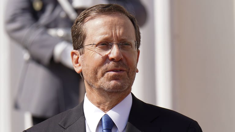 Israels Staatspräsident Izchak Herzog auf Staatsbesuch in Deutschland im September 2022. Die zunehmend angespannte Lage zwischen liberalen und rechten Kräften in Israel sorgt ihn.