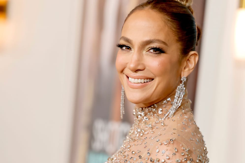Jennifer Lopez: Die 53-Jährige verrät ihr Schönheitsgeheimnis.