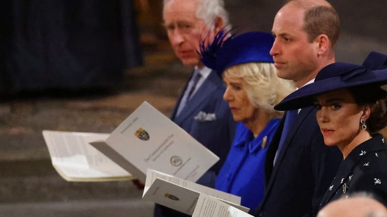König Charles III., Königsgemahlin Camilla, Prinz William und Prinzessin Kate: Die Royals setzten auf die gleiche Farbe.