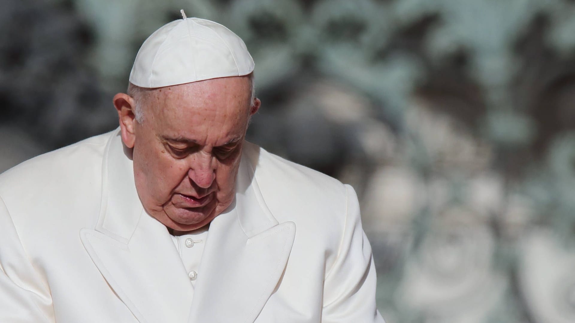 Papst Franziskus: Der 86-Jährige ist wegen Atemwegsproblemen im Krankenhaus. Papst Franziskus: Der 86-Jährige ist wegen Atemwegsproblemen im Krankenhaus.