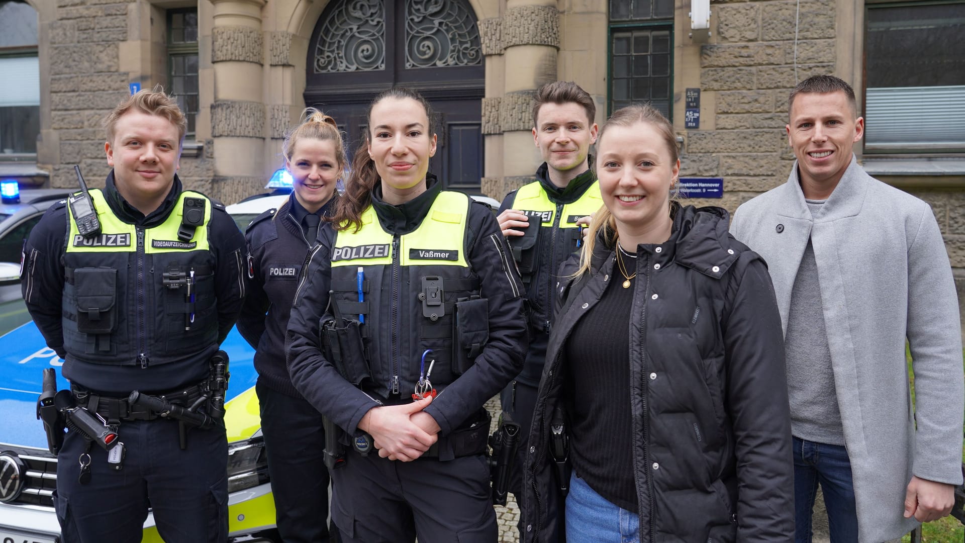 Petermax Bartelt, Elena Korn, Zoé Vaßmer, Marius Beernink, Alena Mehwald, Sylvan Bormann: Die Polizei Hannover präsentiert eine neue Generation von Polizei-Influencern.